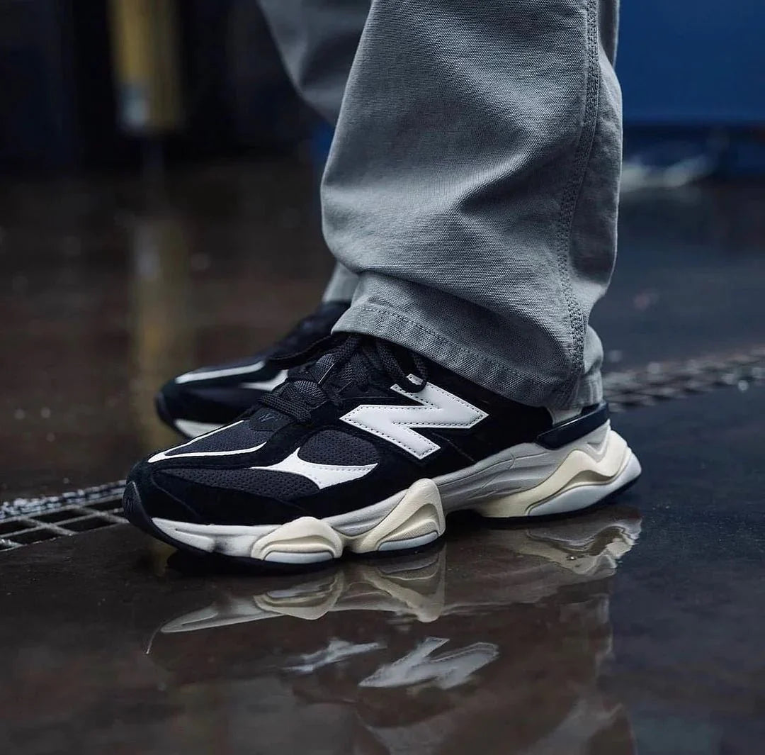 9060 "Black White"
